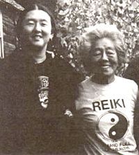 Хавайо Таката с внучкой  Филис Фурумото